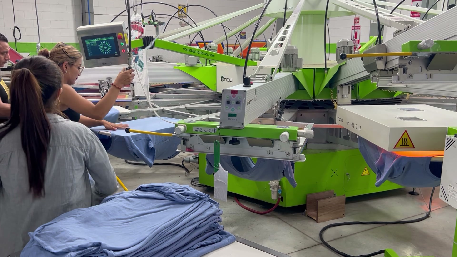 Automated multi-color screen printing press